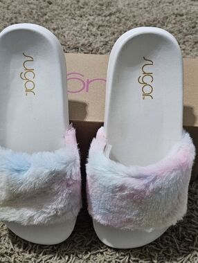 Sugar Sandals Wuzzy Slip On Furry 7 Slipper Slides Tie Dye Rainbow Faux Fur